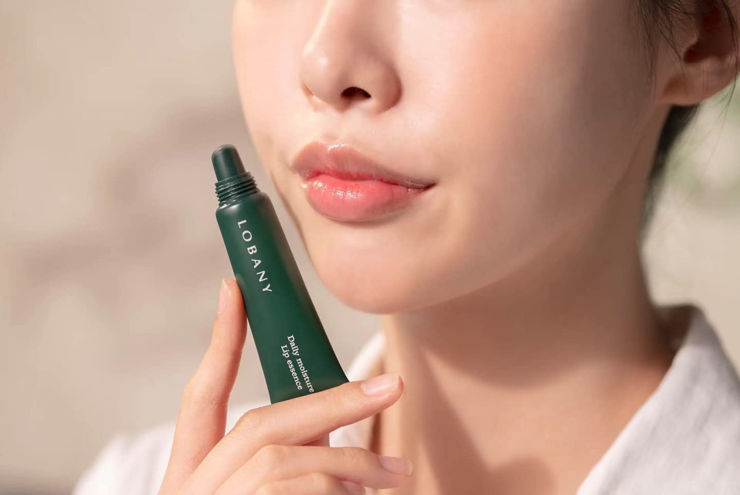 Daily Moisture Lip Essence Lip balm lip gloss Nourishing Soothing Lip Moisturizer for Dry Cracked Lips