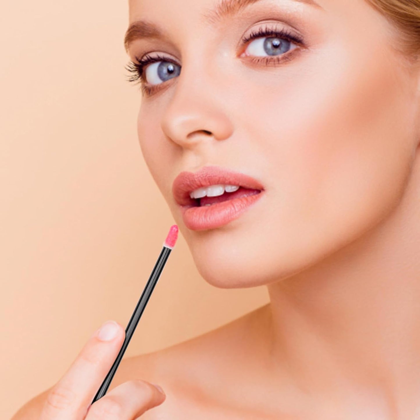 G2PLUS 100PCS Lip Gloss Applicators, Disposable Lip Brushes Lip Gloss Applicators Lipstick Gloss Wands Applicator Perfect Makeup Tool Kits (Nylon Black)