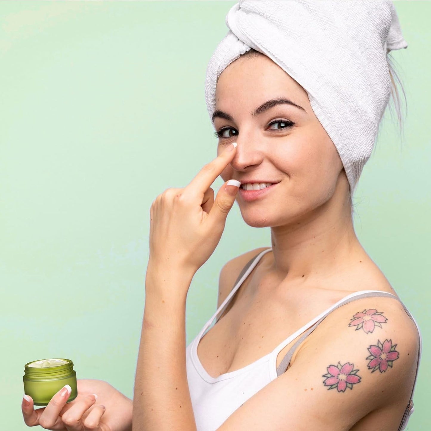 Domensi 100 Pcs 1 oz Glass Jars with Lids Bulk Round Glass Cosmetic Jars Lids 1 oz Small Travel Containers with Inner Liner for Lotions Powders Ointments Sample Cream(Bean Green,Black)