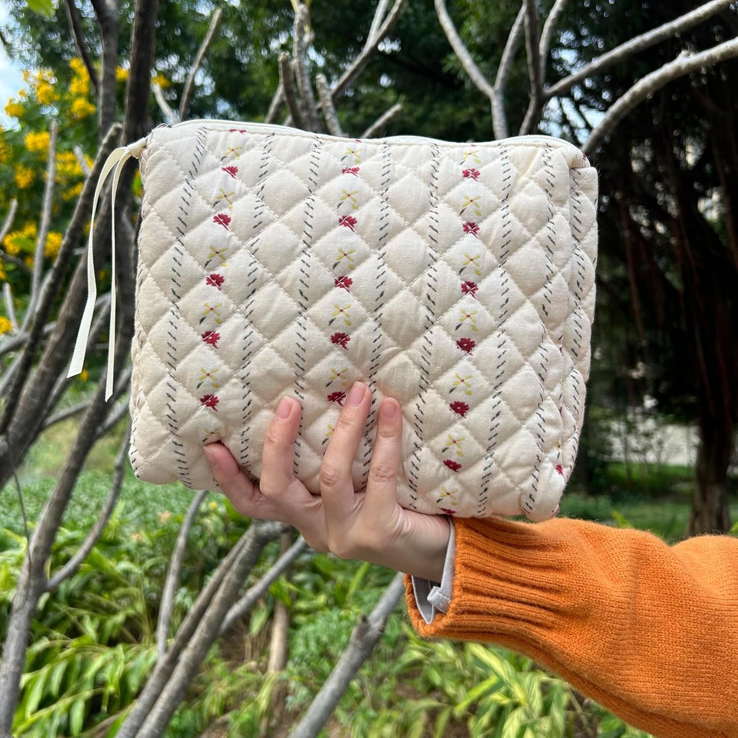 PAZIMIIK Quilted Makeup Bag Large Travel Zipper Soft Cosmetic Pouch for Women Girls Make Up,Little Flower Beige